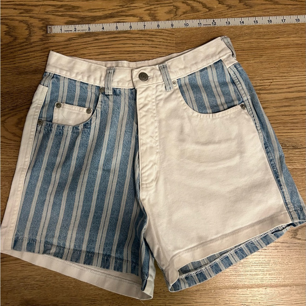 Two-tone high waisted shorts